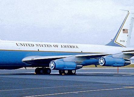 Знаменитые гражданские самолеты мира: Boeing 707 (1954)