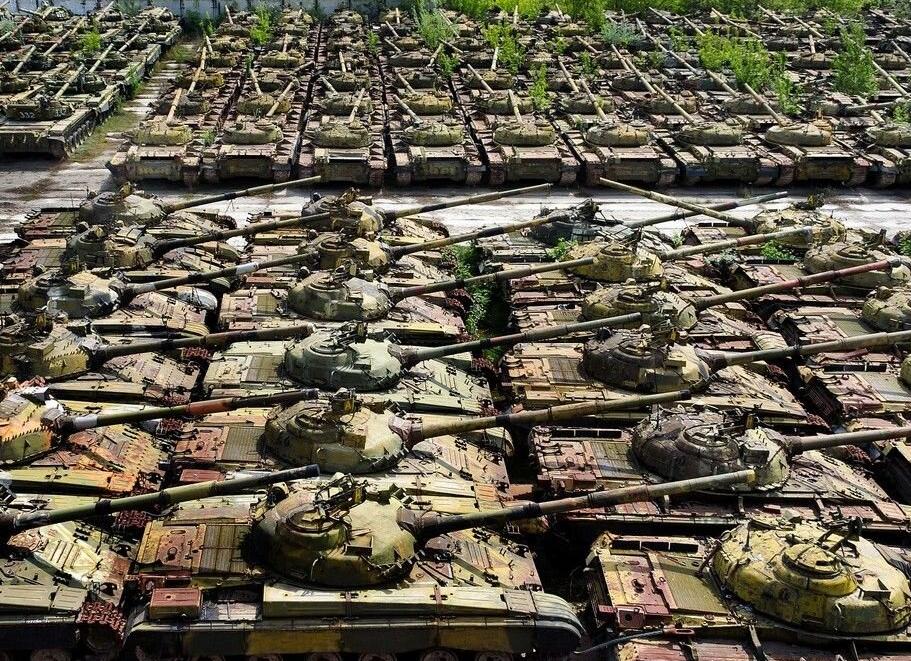 Танковое кладбище в Харькове. Последнее пристанище военной гордости страны.