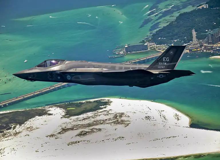 Знаменитые самолеты мира: Lockheed Martin F-35 Lightning II (2006)