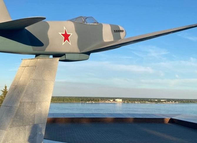 Проекты ОКБ «Сухой».</p>
<p>Истребитель-перехватчик П-1