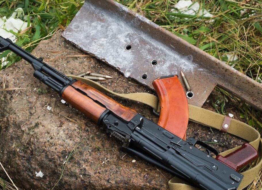 Пробьет рельс или нет?</p>
<p>Развенчиваем миф про автомат Калашникова